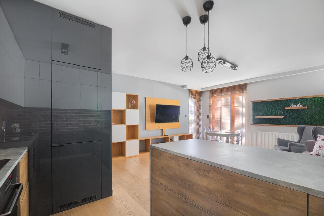 Poznan Grafitowa Modern Apartment Exterior photo