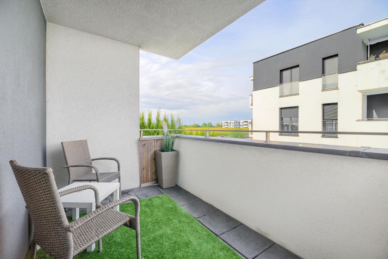 Poznan Grafitowa Modern Apartment Exterior photo