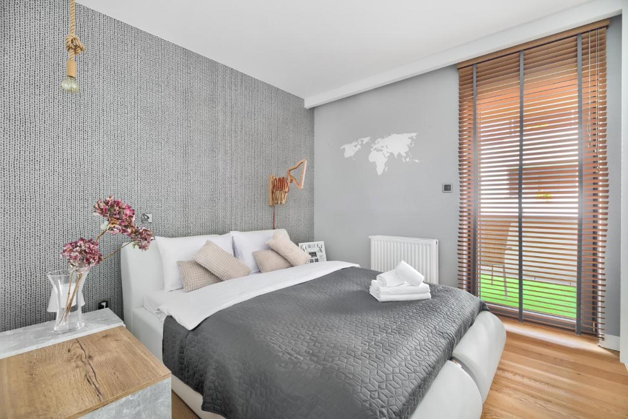 Poznan Grafitowa Modern Apartment Exterior photo