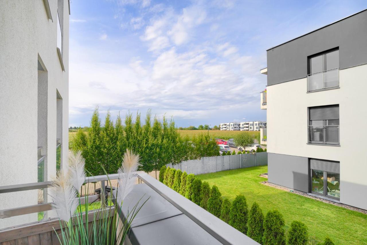 Poznan Grafitowa Modern Apartment Exterior photo